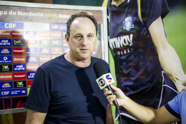 rogério ceni em entrevista coletiva no bahia