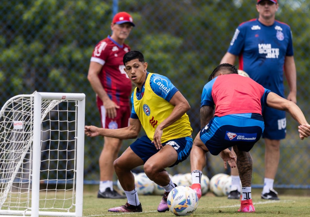 erick pulga em treino do bahia
