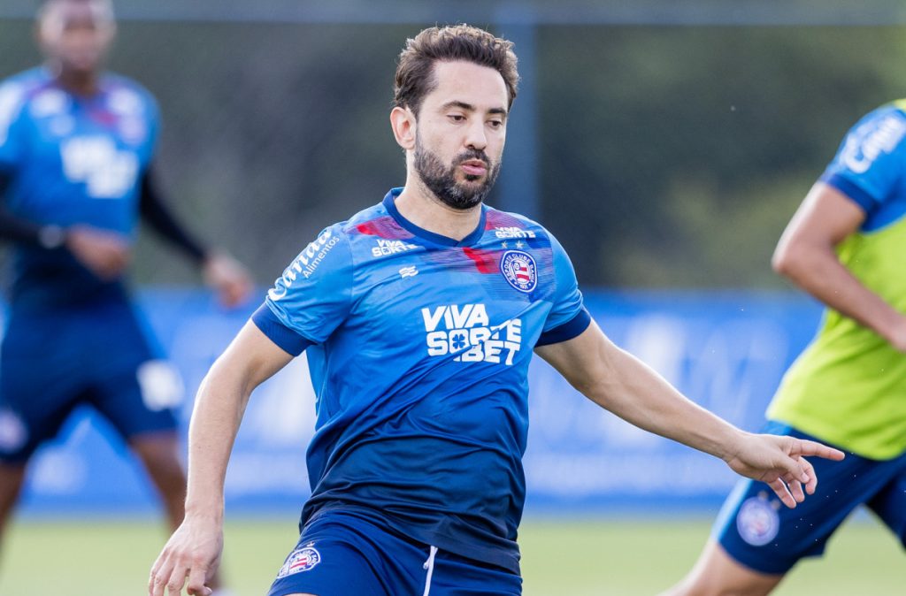 everton ribeiro em treino do bahia no ct