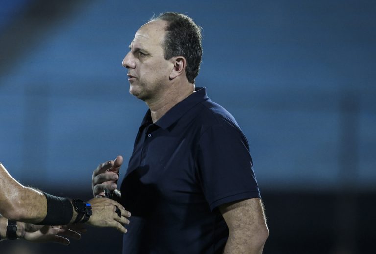 rogério ceni em jogo do bahia x flamengo