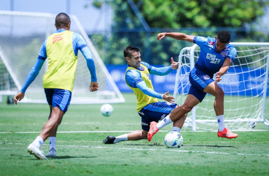 acevedo em treino do bahia