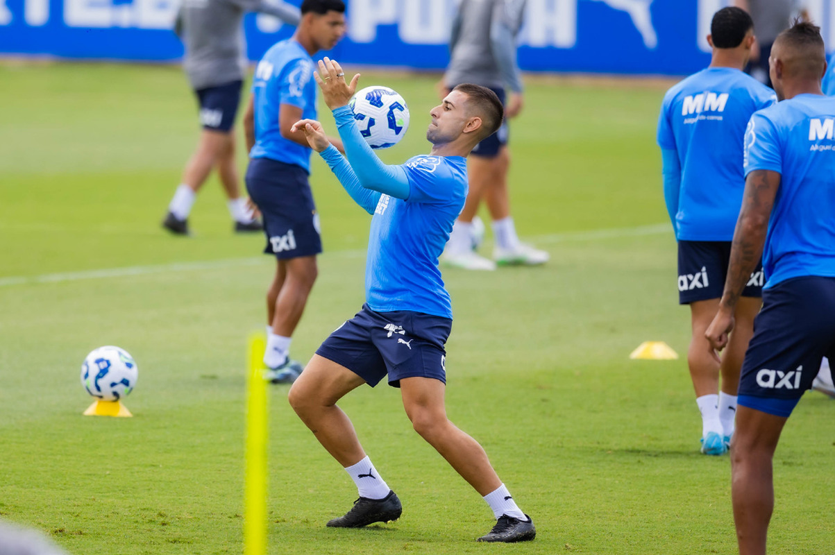 acevedo em treino no ct do bahia