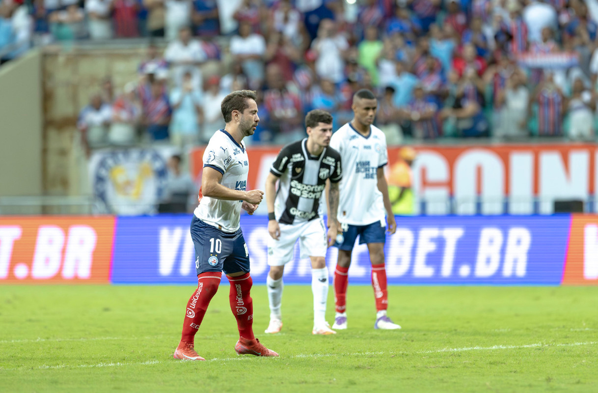 everton ribeiro em jogo do Bahia