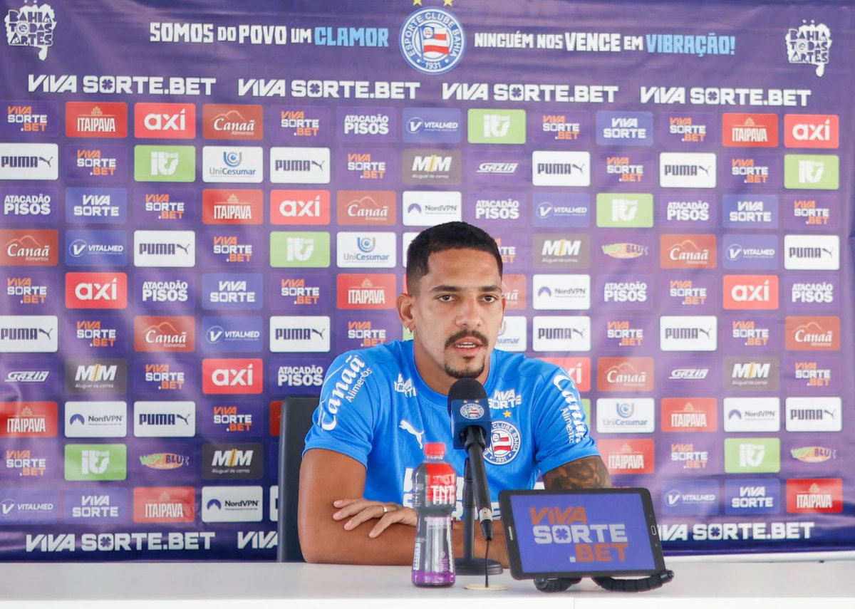 gilberto em coletiva no bahia