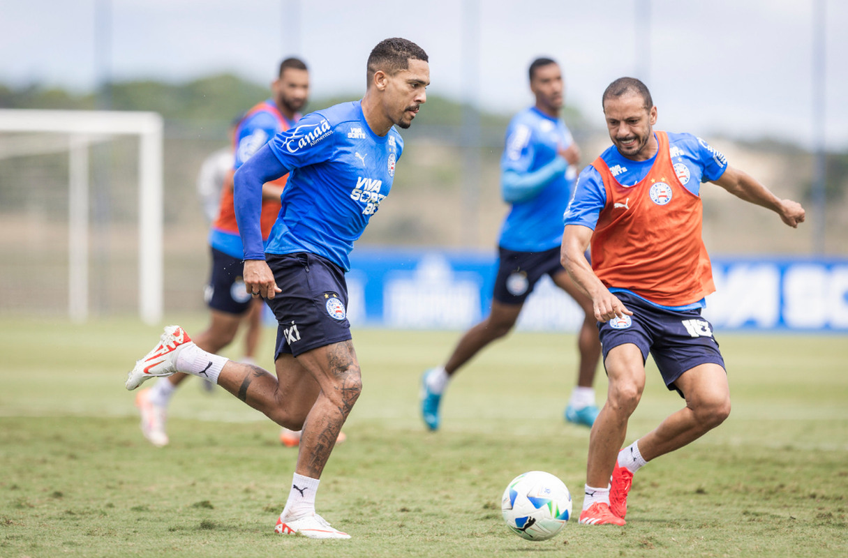 gilberto em treino no ct do bahia