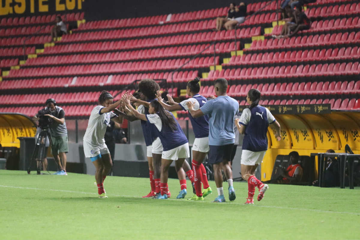 bahia feminino na ilha do retiro