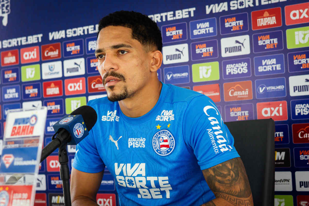 gilberto em coletiva no bahia