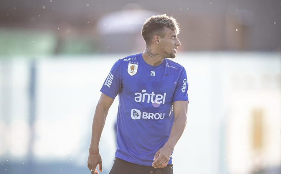 Lucho Rodríguez, atacante do Bahia, em treino pelo Uruguai