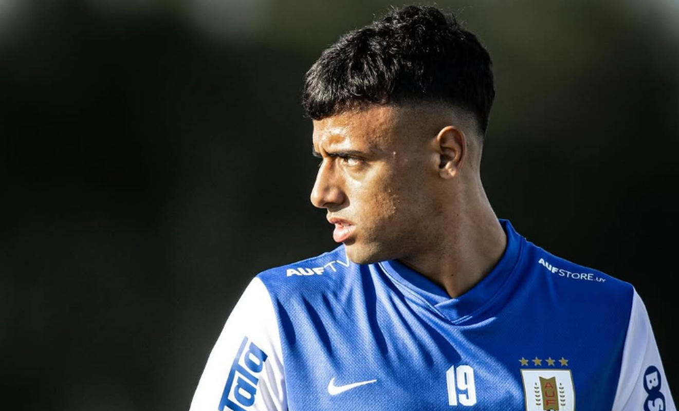 Lucho Rodríguez, atacante do Bahia, em treino pelo Uruguai