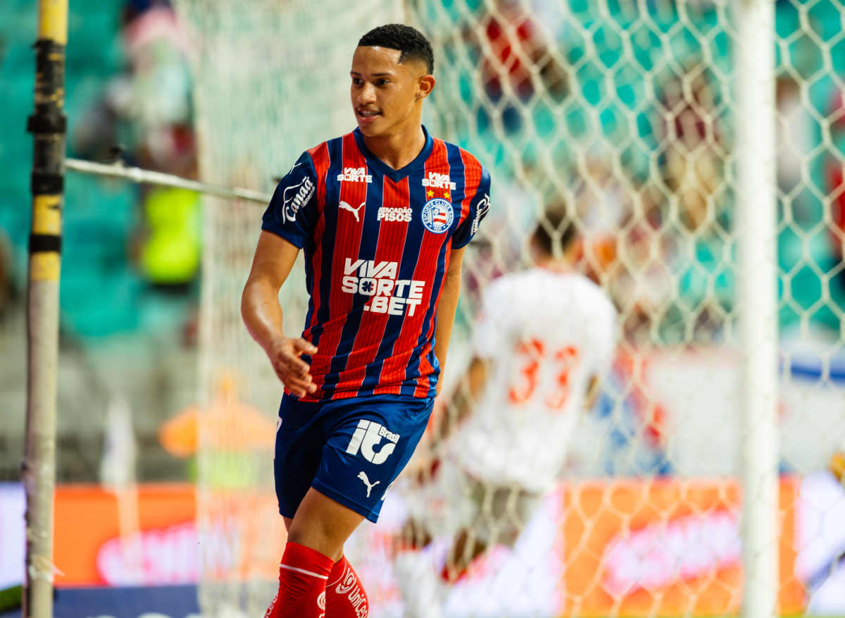 Tiago comemora o gol do Bahia