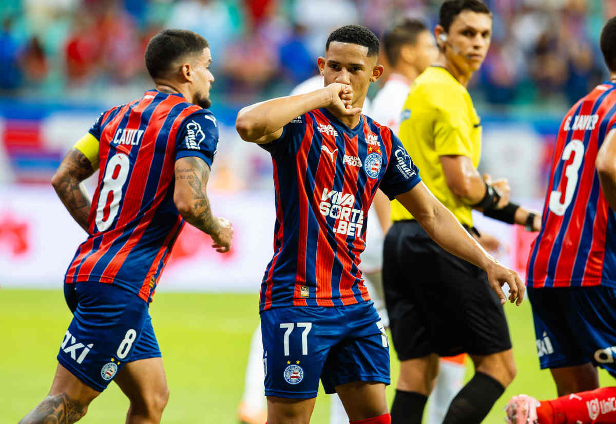 Tiago comemora o gol do Bahia