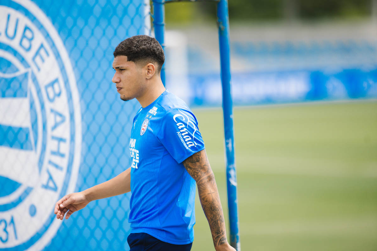 zé guilherme em treino do bahia