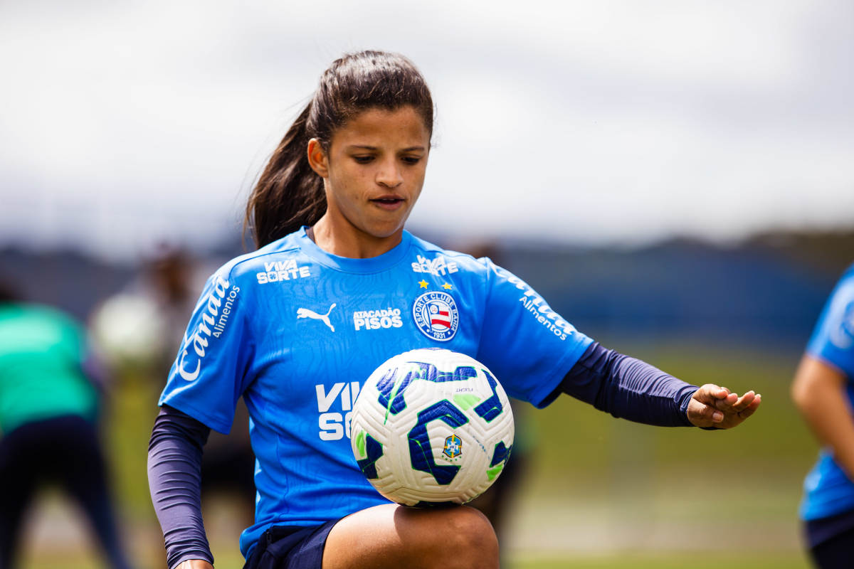 mila santos em treino do bahia
