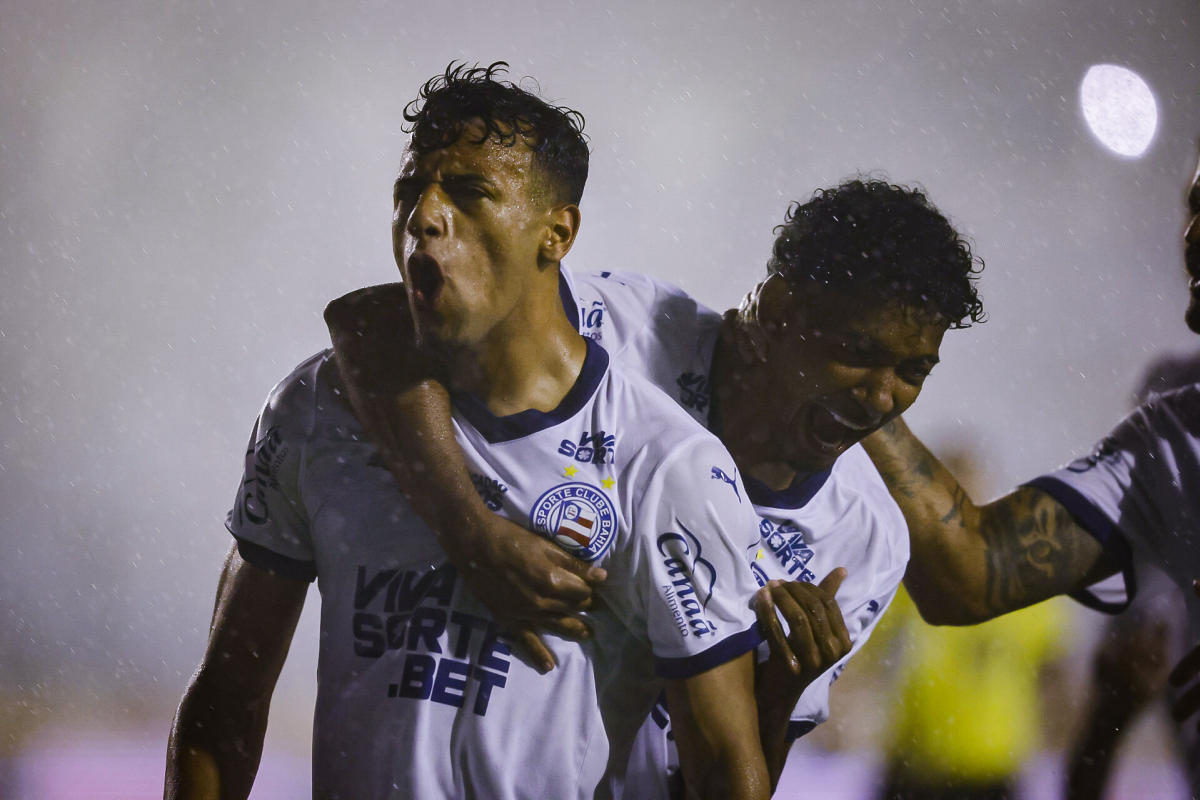 lucho rodríguez comemora gol em confiança x bahia