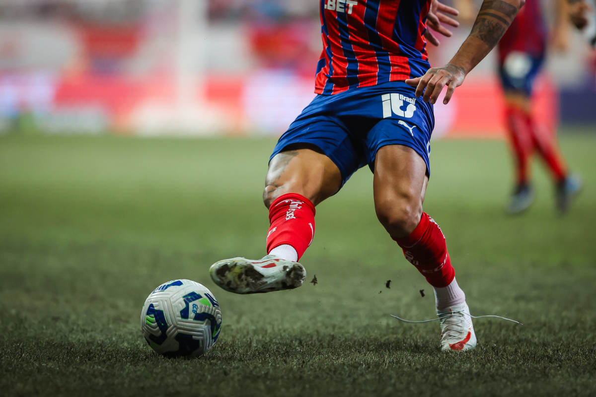 gramado da arena fonte nova em bahia x flamengo