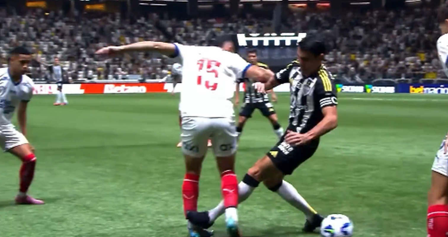 falta em michel araújo, var de atlético-mg x bahia