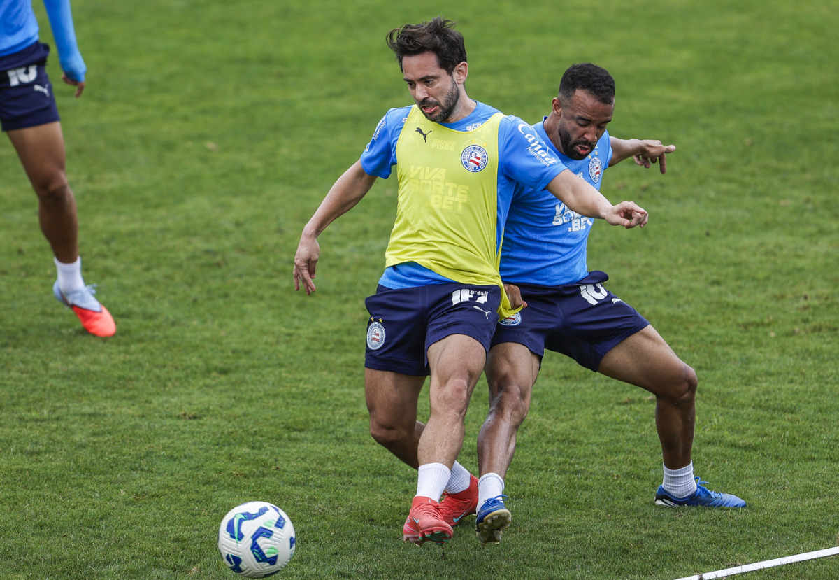 treino do bahia com everton ribeiro e caio alexandre