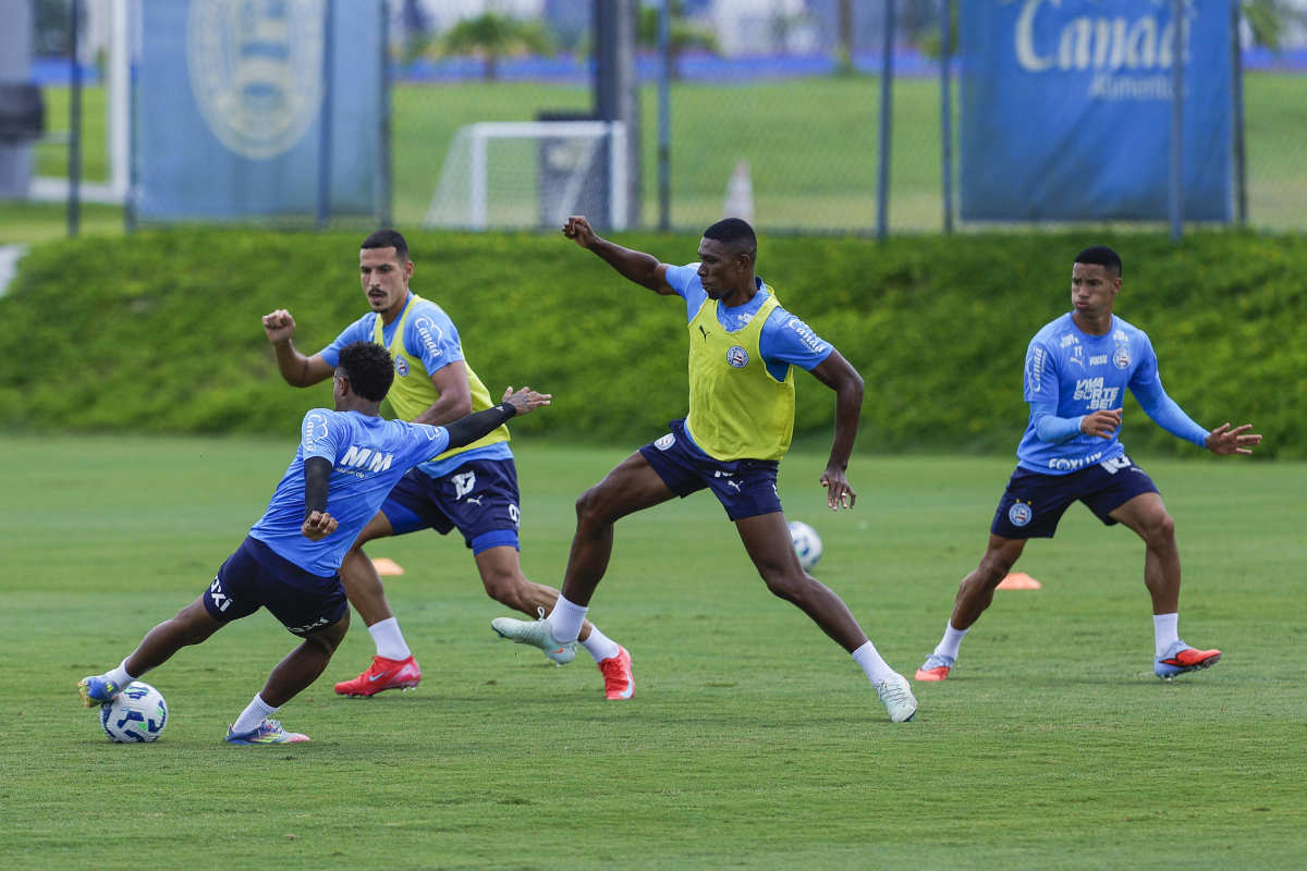 treino do bahia com kanu e gabriel xavier