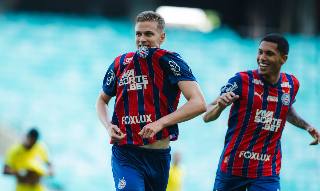 jota comemora gol pelo bahia
