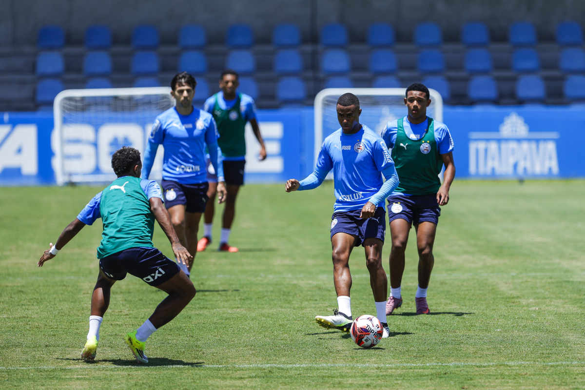 treino do bahia no ct com erick