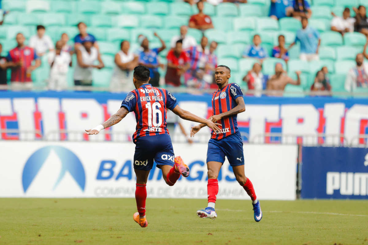 pulga e ademir comemoram gol do bahia