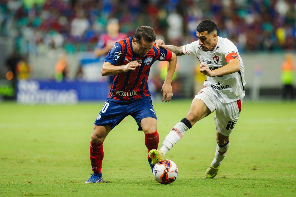 everton ribeiro em jogo do bahia contra vitória ba-vi