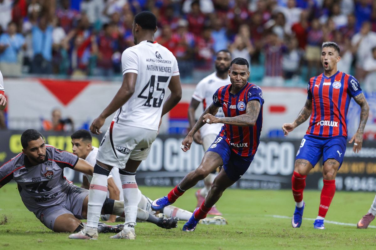 jean lucas comemora gol do bahia