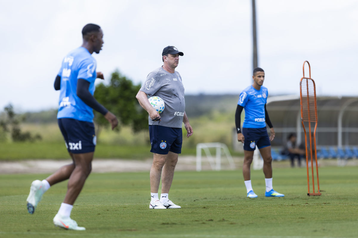 treino do bahia com ceni no ct