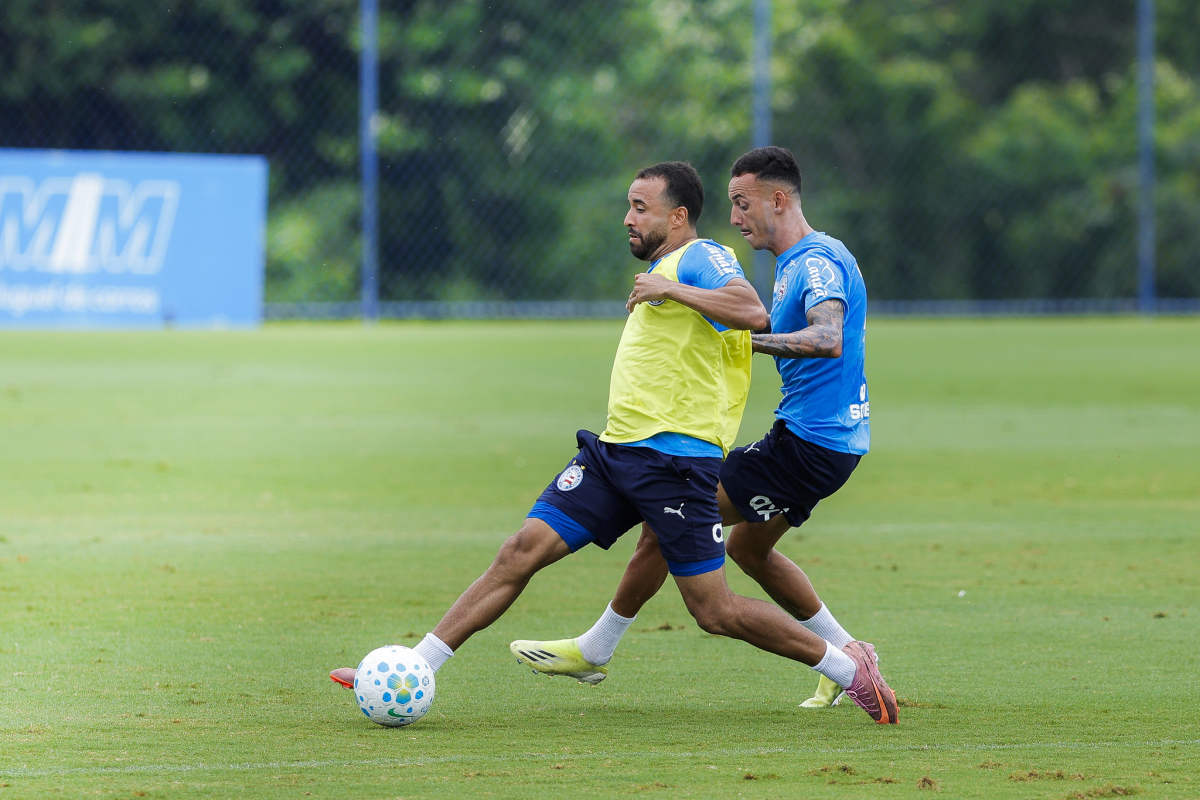 caio alexandre em treino do bahia com iago borduchi