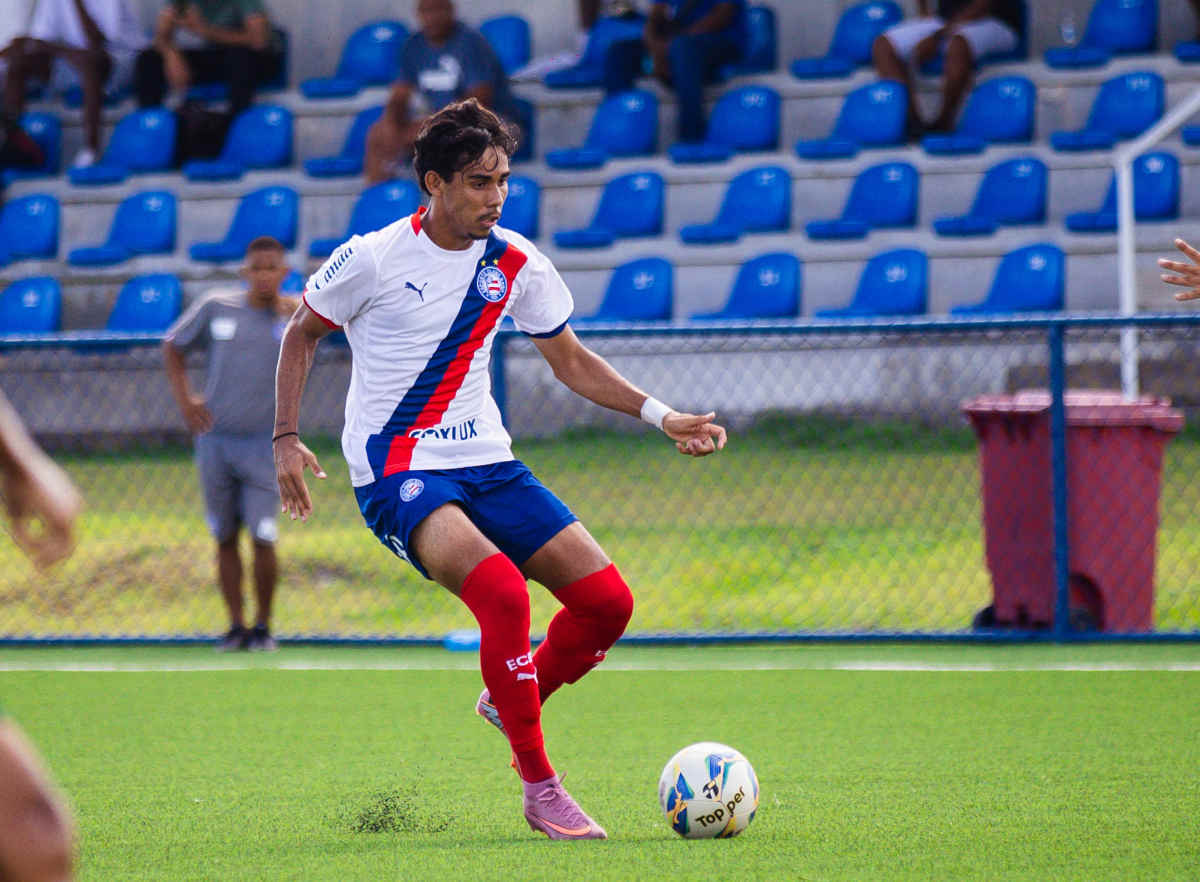 joão andrade em jogo do bahia sub-20
