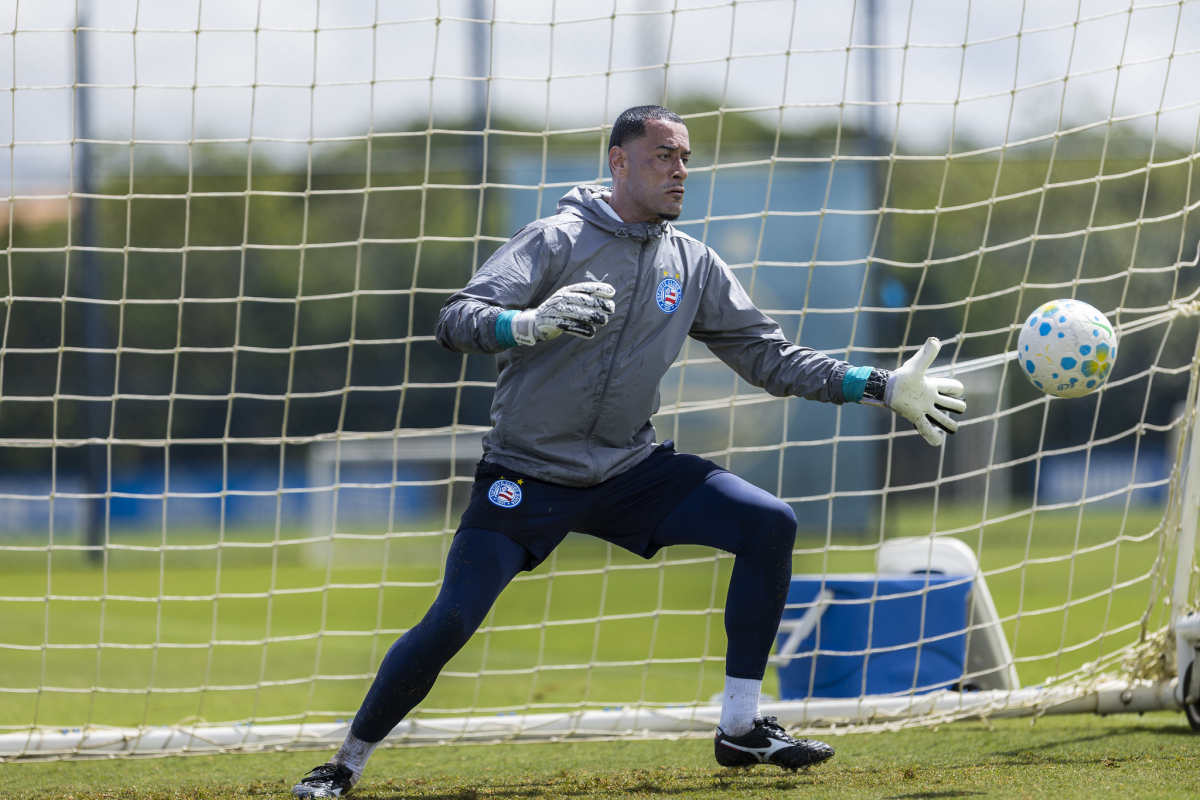 léo vieira em treino do bahia