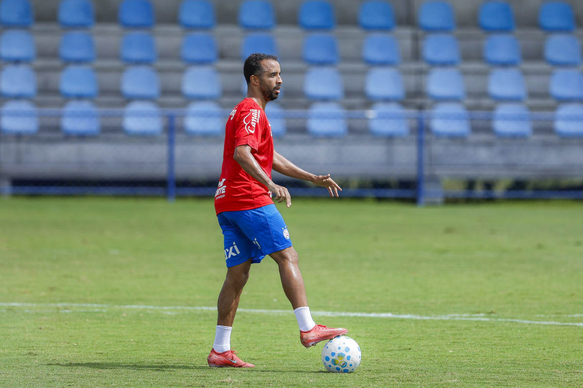 Caio Alexandre busca aproveitar semana de treinos para voltar a ser opção no domingo