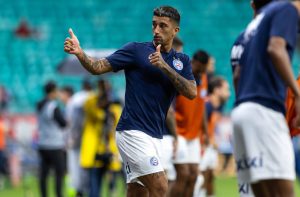 kike olivera em jogo do bahia