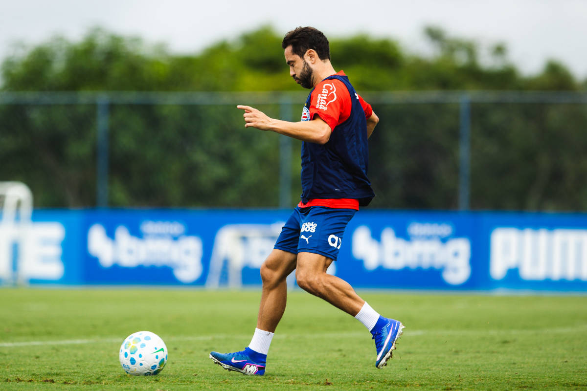 Everton Ribeiro recuperado e pronto para amistoso contra o Fluminense